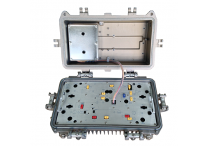 Trunk / distribution amplifier, 3 active outputs, 1.2 GHz / 200 MHz